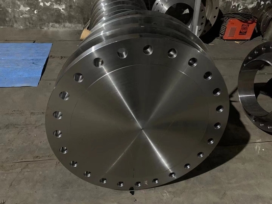 ASTM A105N Кованая углеродистая сталь с закрытым фланцем с поднятой лицом в соответствии с ASME B16.5